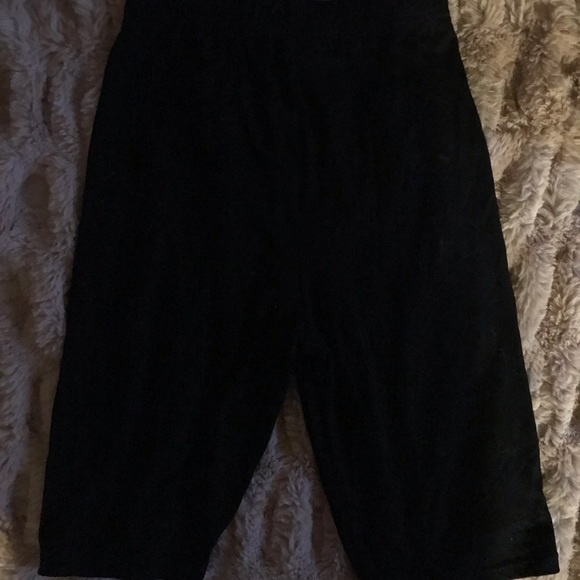 **SOLD** Pretty Little Thing Black Biker Shorts - Picture 4 of 4